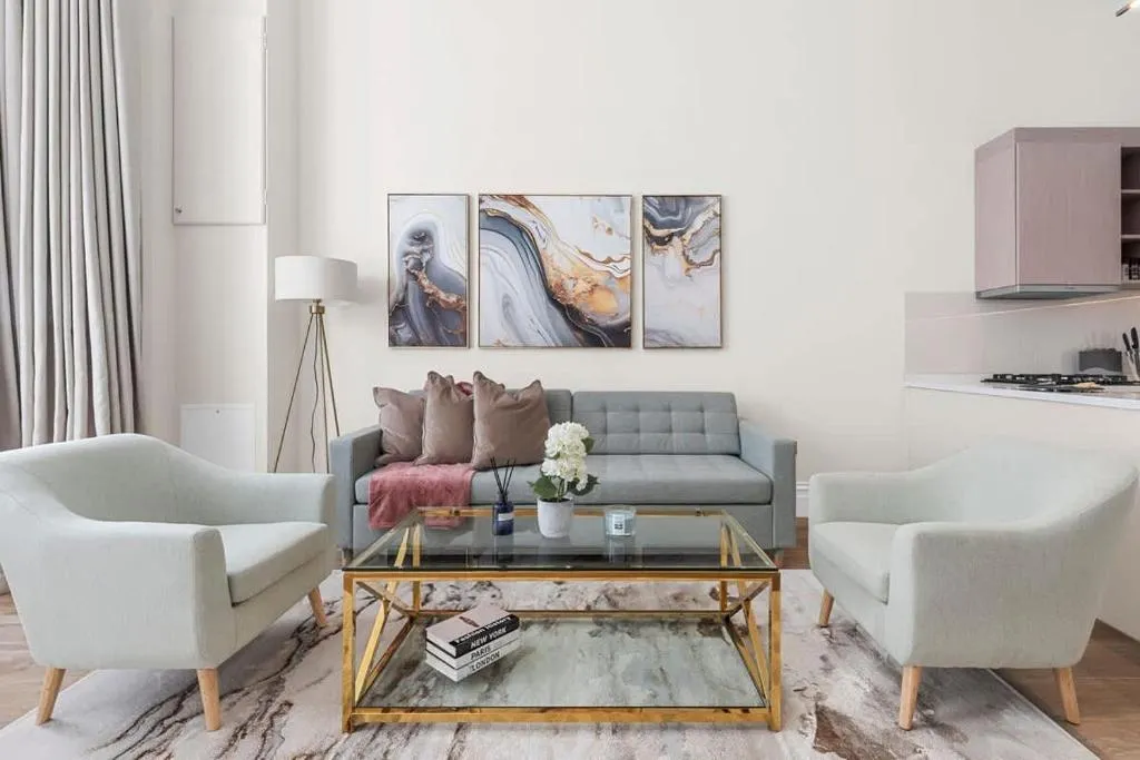 Image 1 of Sophisticated Apartment on the Famous Gloucester Road