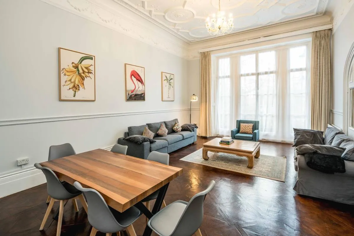 Image 4 of SouthKen Palace Suites