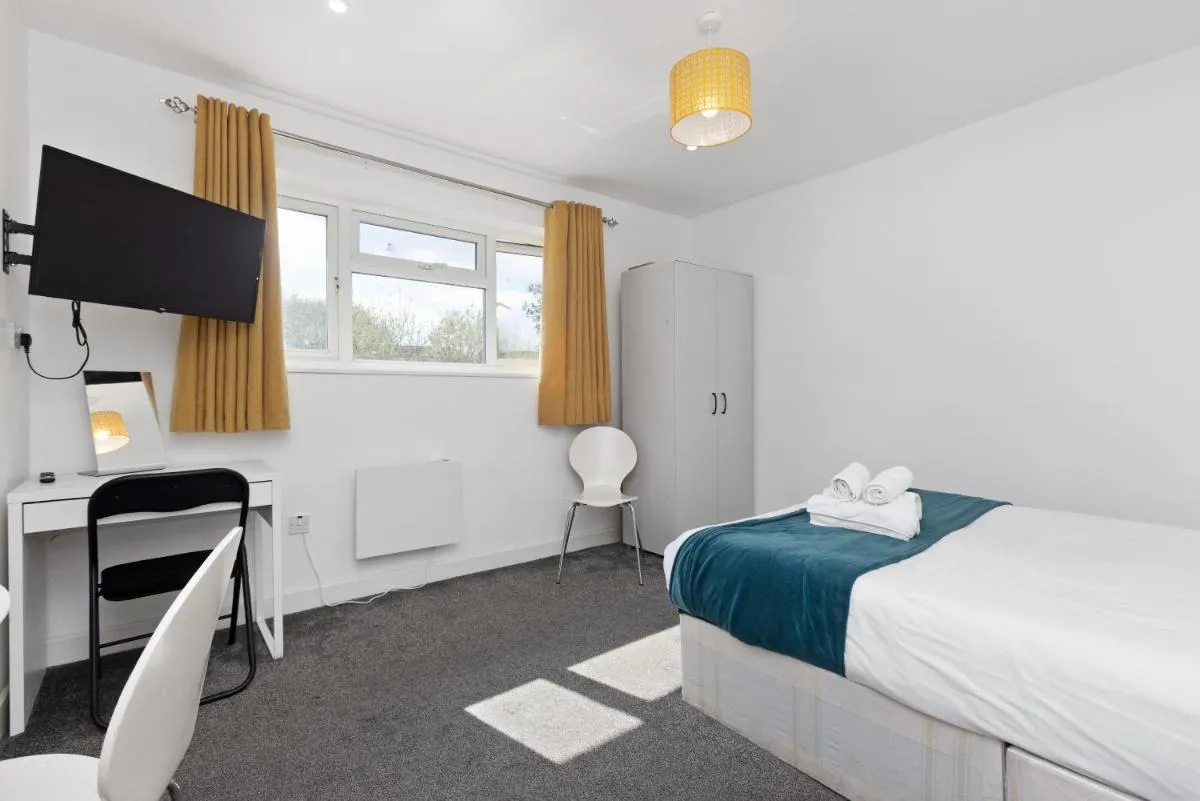 Image 5 of South Harrow Apartment