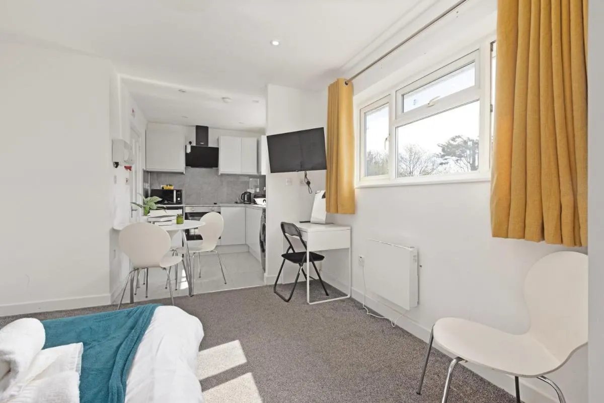 Image 4 of South Harrow Apartment