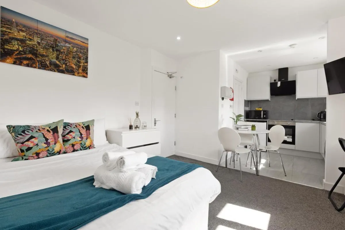 Image 3 of South Harrow Apartment