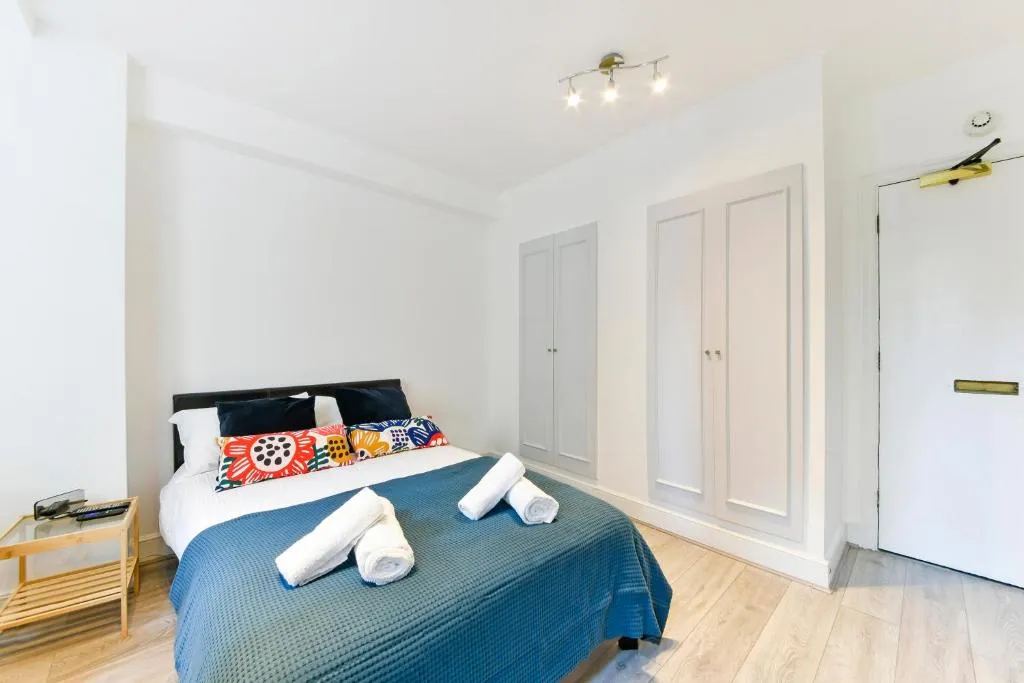 Image 1 of South Kensington Studio
