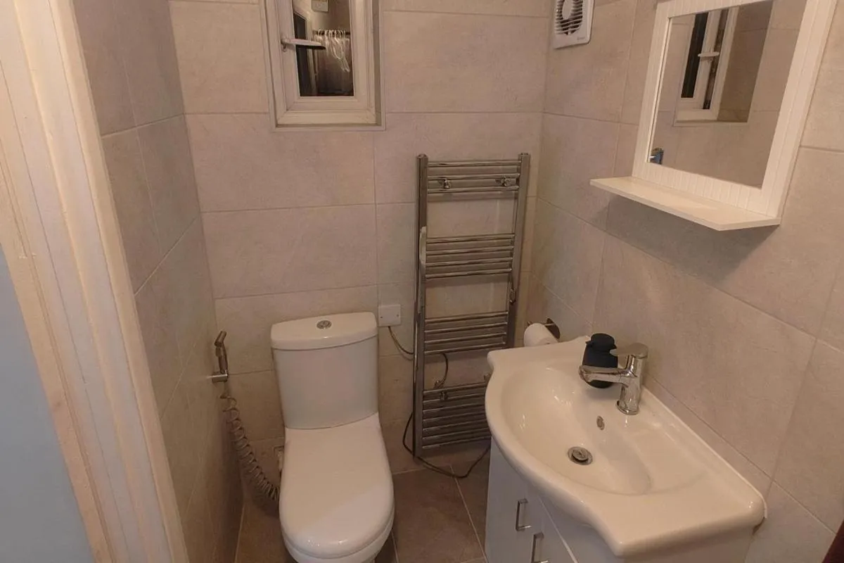 Image 3 of Southall – Sleeps 3 & Great Transport Links