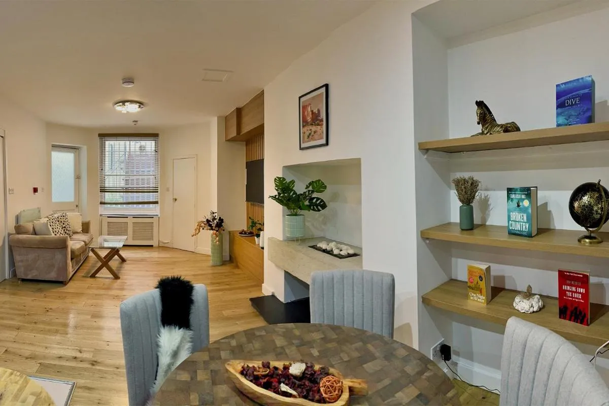 Image 4 of Spacious 1 Bed Apt in Central London SW5
