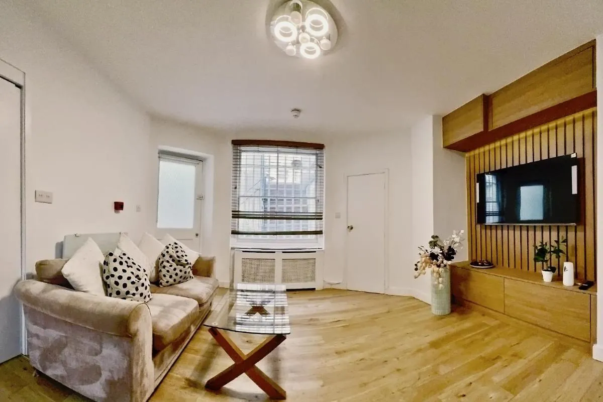 Image 5 of Spacious 1 Bed Apt in Central London SW5