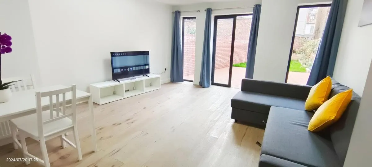 Image 5 of Spacious 2B2B Apartment with Garden