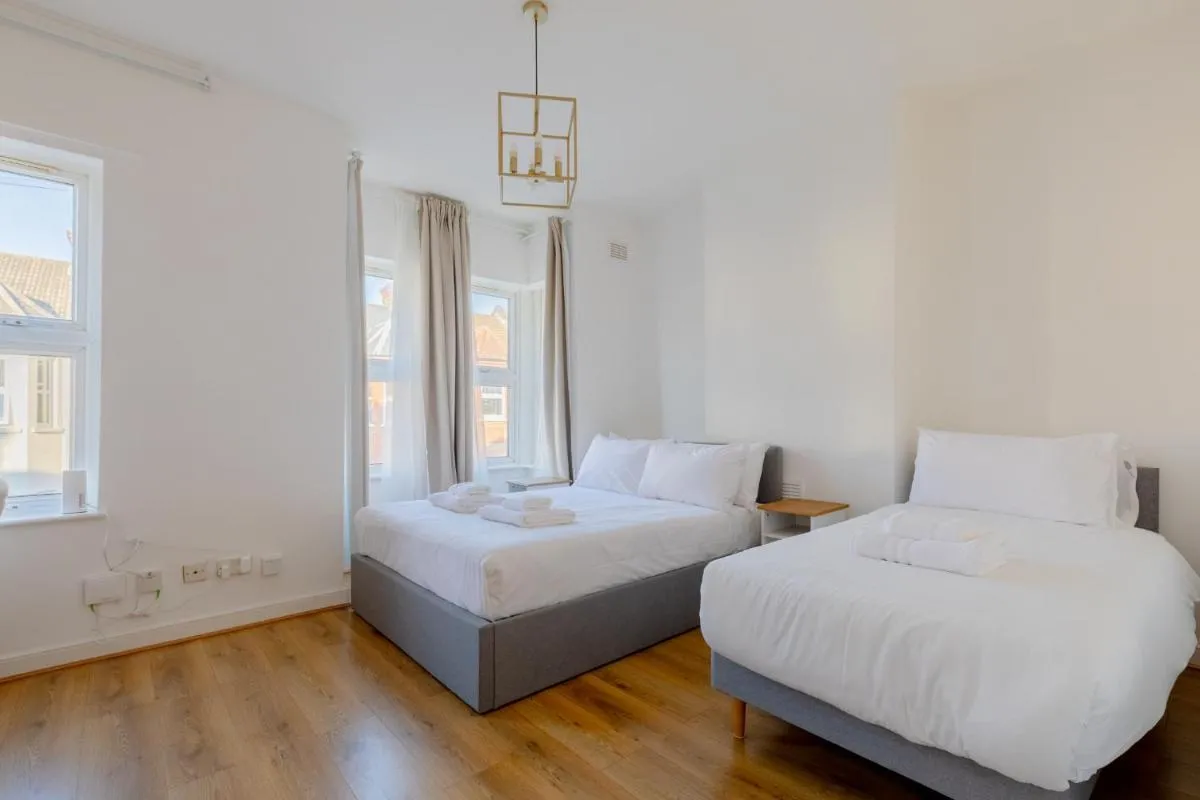 Image 3 of Spacious 2BD Flat Short Walk from ExCel London