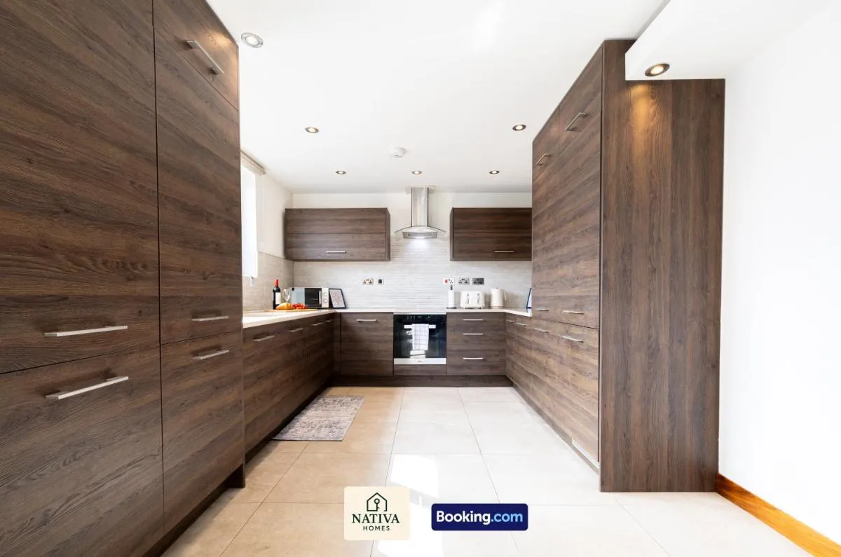 Image 3 of Spacious 2BR, 2BA Apt By Nativa Homes Short Lets & Serviced Accommodation Harrow With Fast WiFi, Kitchen