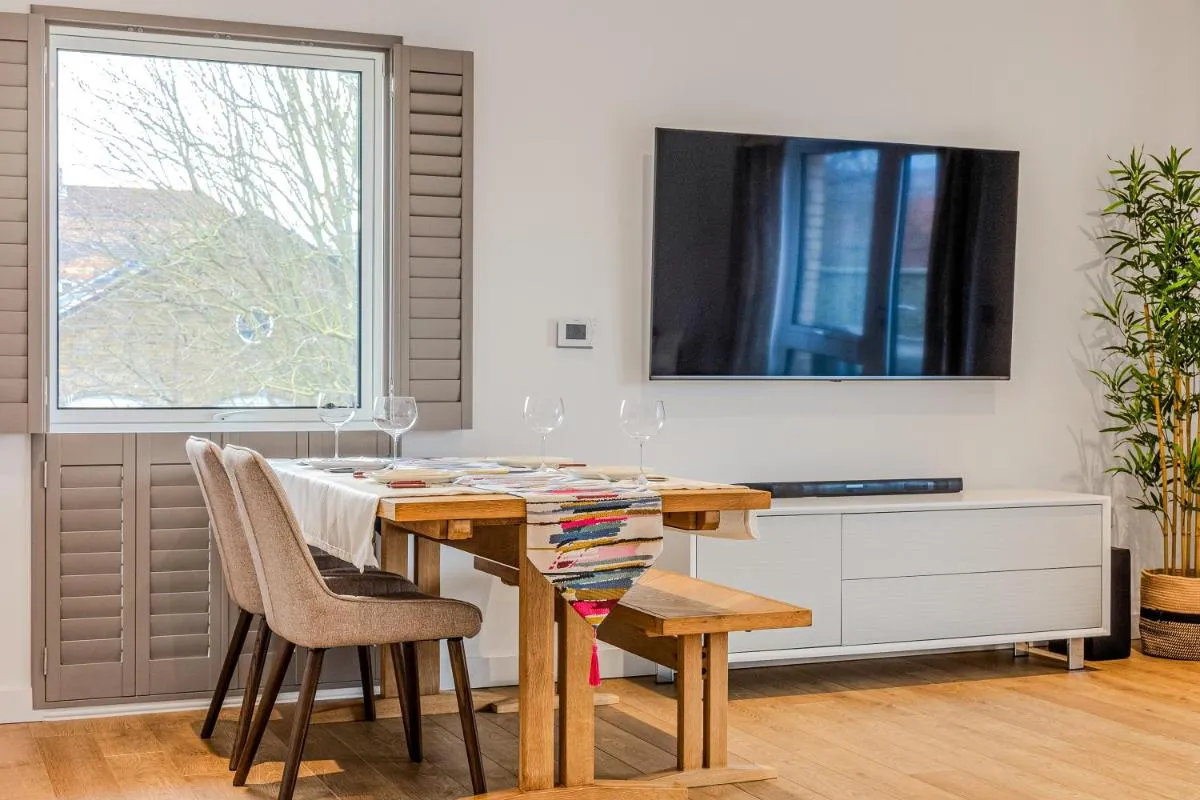 Image 4 of Spacious 2BR Apt with Balcony in Camberwell