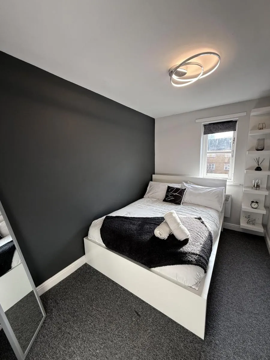 Image 4 of Spacious 2BR Greenwich Apartment , Free Parking, 2 mins to DLR & Shopping