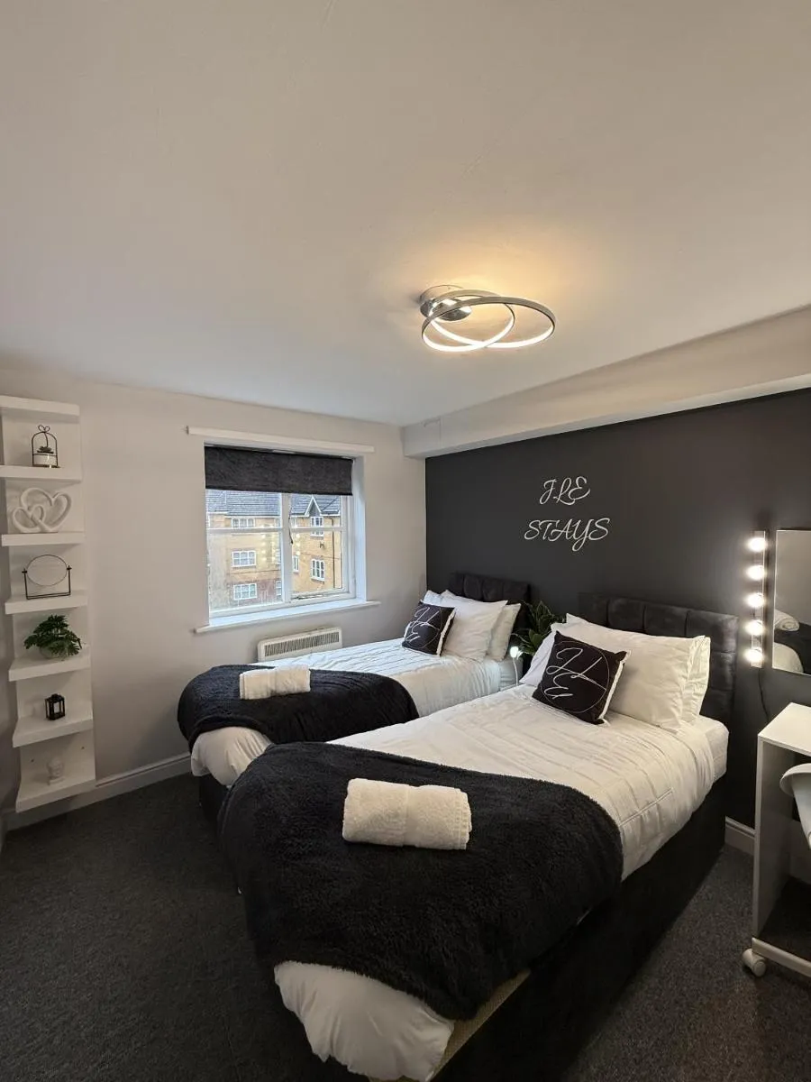 Image 2 of Spacious 2BR Greenwich Apartment , Free Parking, 2 mins to DLR & Shopping