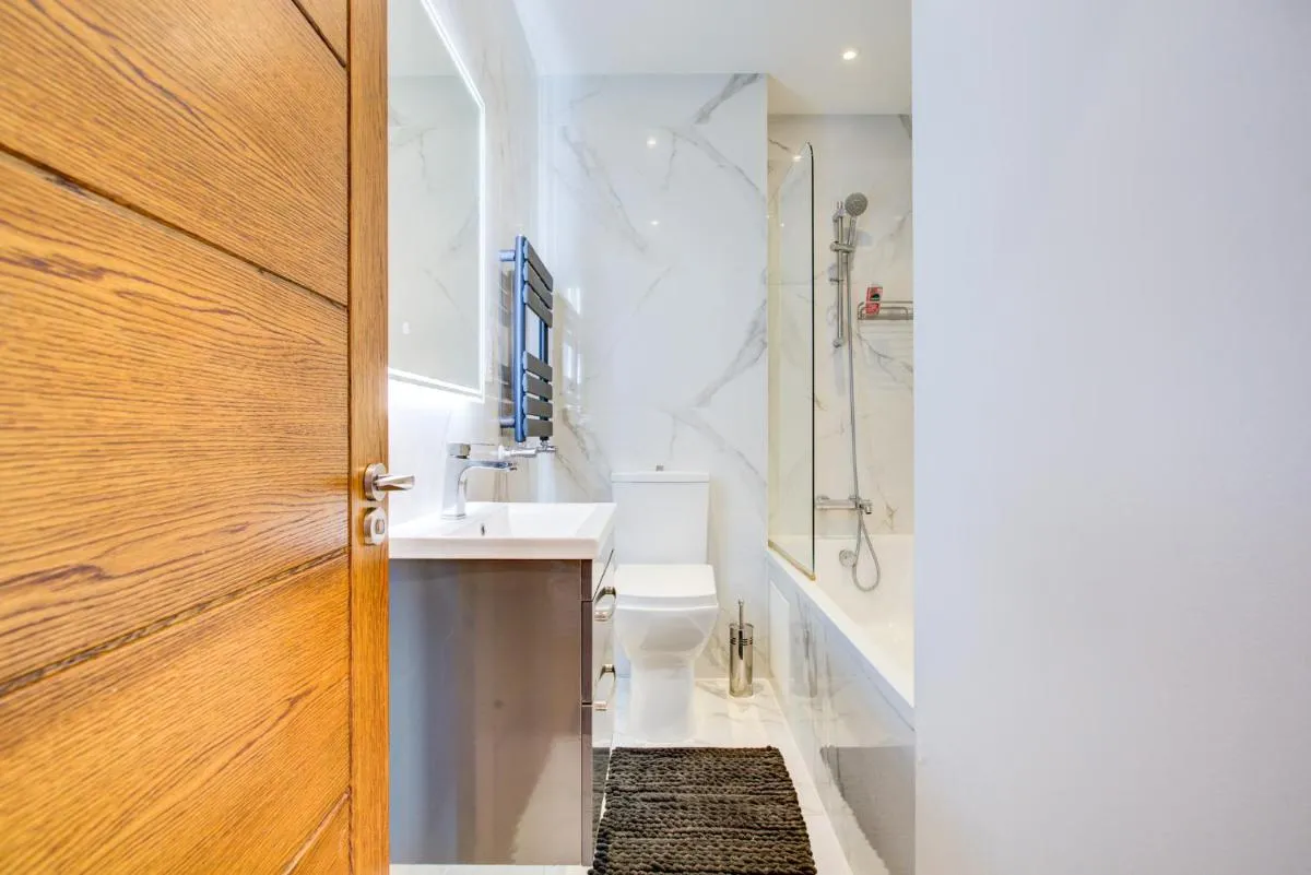 Image 3 of Spacious 2BR flat In Harrow London