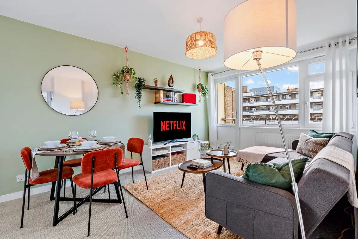 Image 3 of Spacious 2-Bed Apartment In Shoreditch