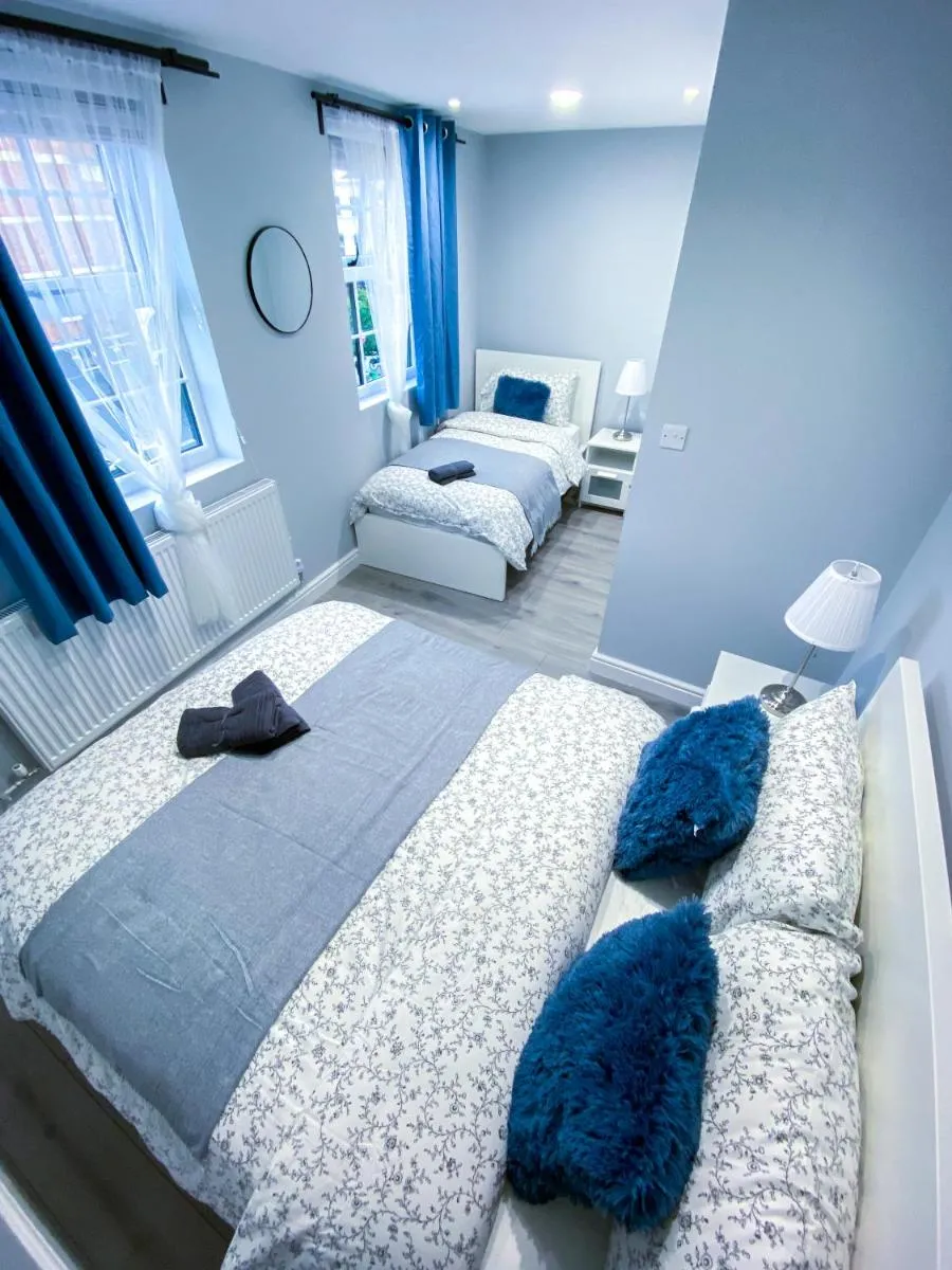 Image 4 of Spacious 2-Bedroom Flat in London – F3