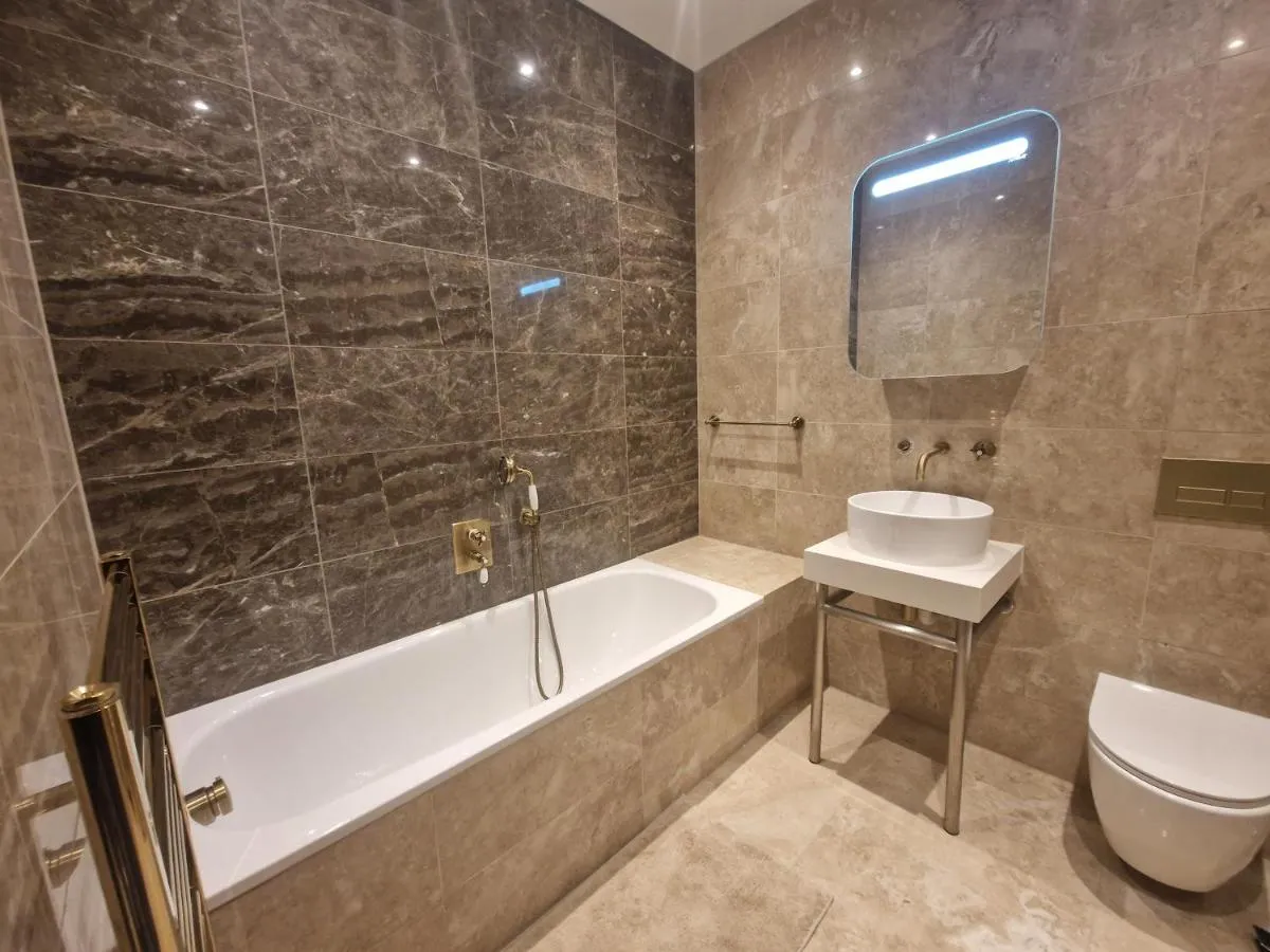 Image 3 of Spacious 2 BR with Balcony in Hendon