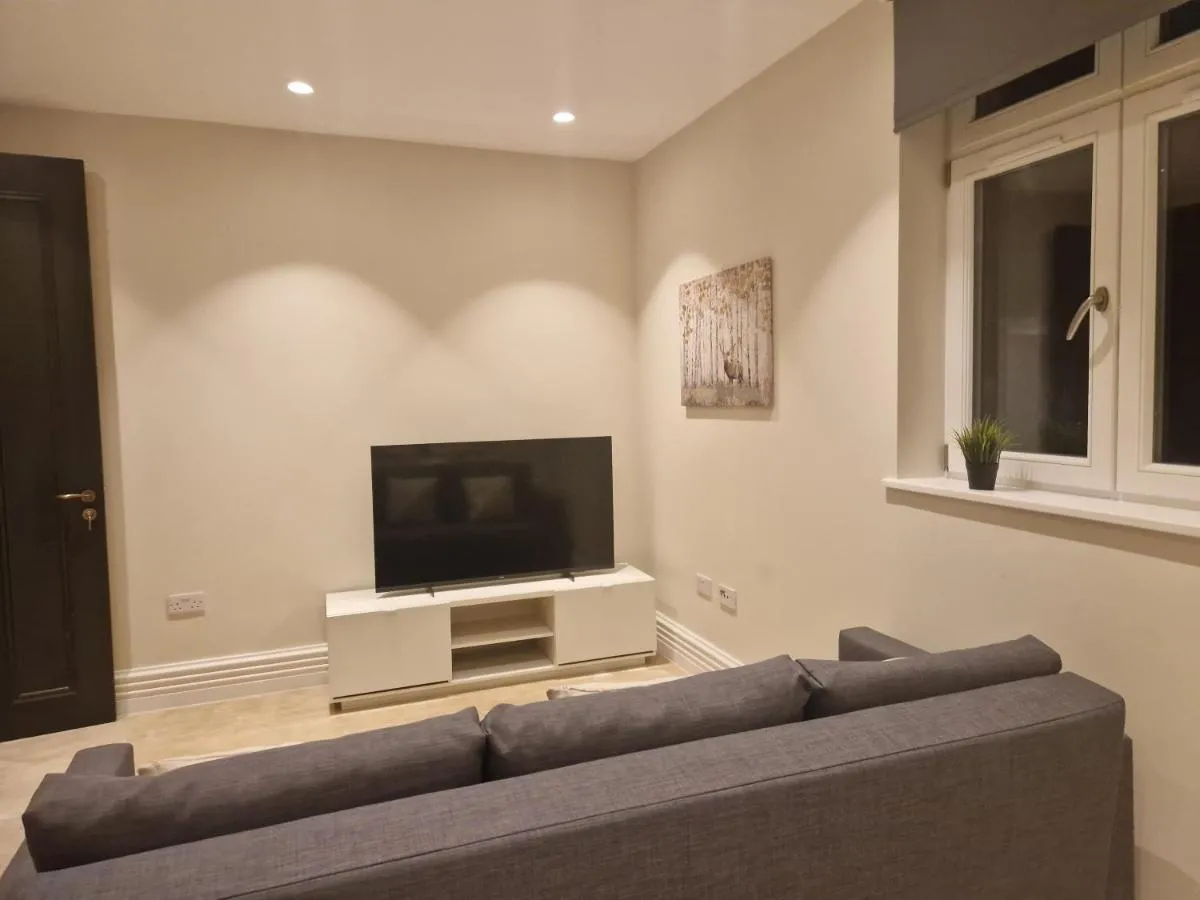 Image 5 of Spacious 2 BR with Balcony in Hendon
