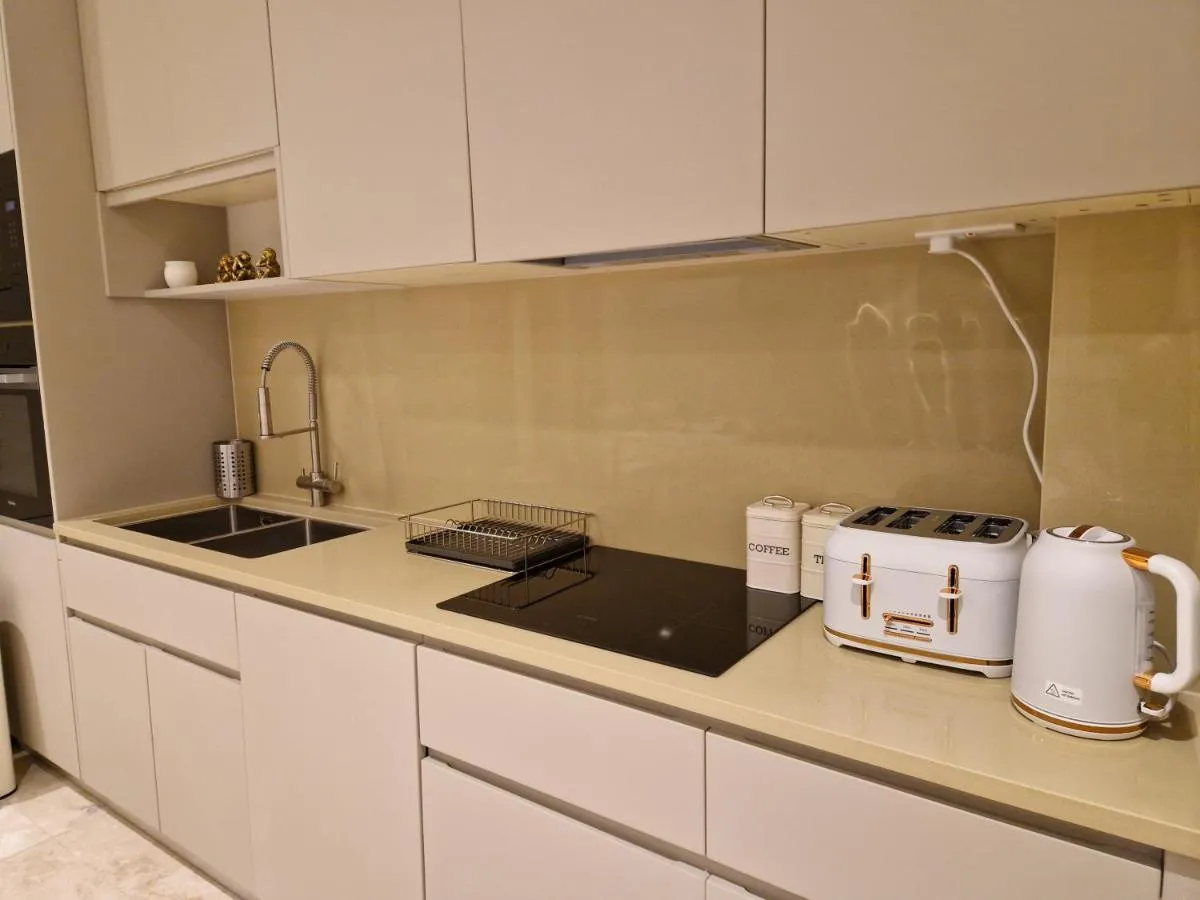 Image 4 of Spacious 2 BR with Balcony in Hendon