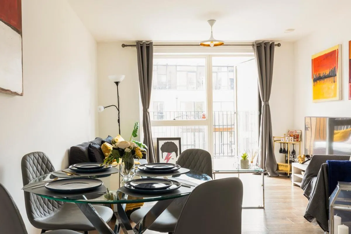 Image 5 of Spacious 2 Bed Apartment in Central Location