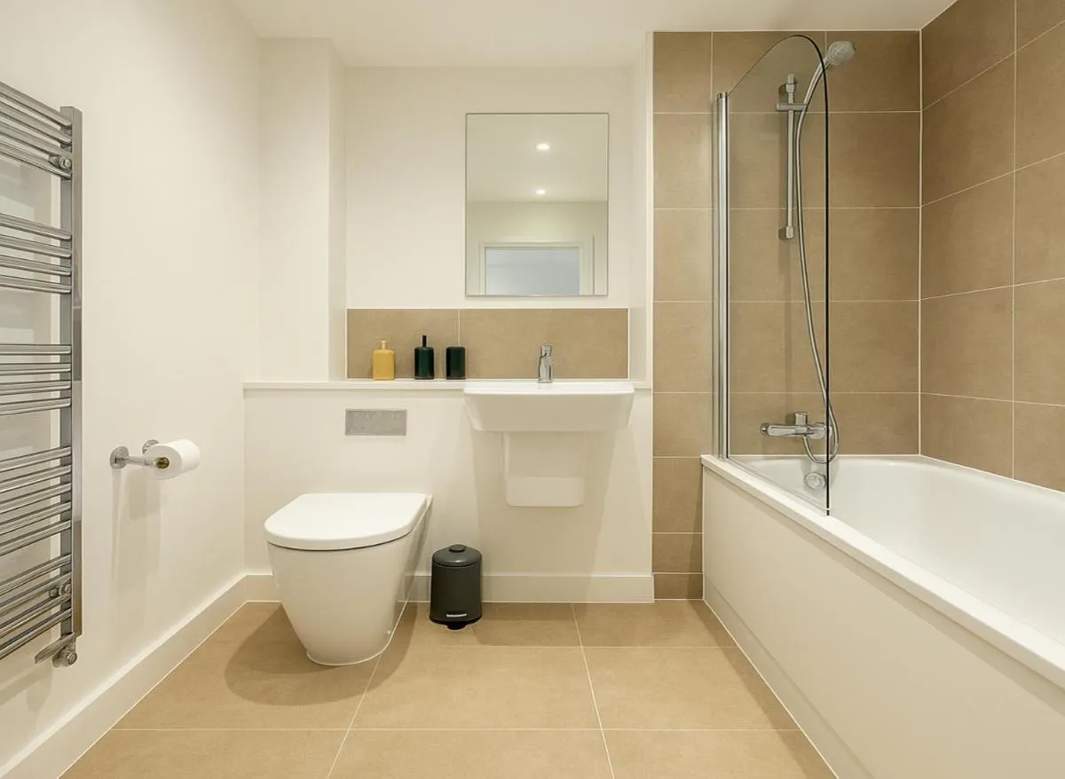 Image 3 of Spacious 2 Bed Flat in Hoxton