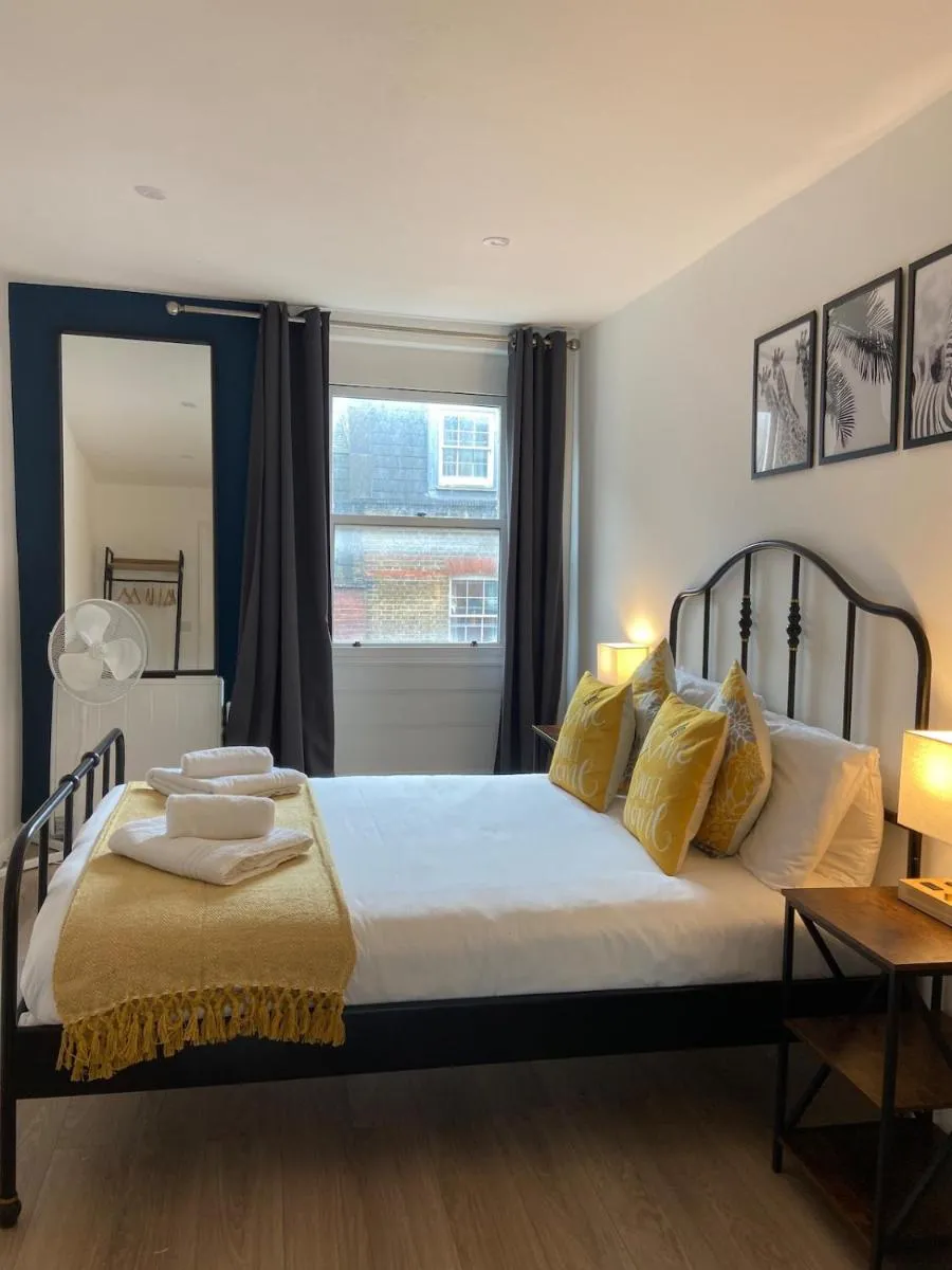 Image 4 of Spacious 2 Bed Flat on Iconic Old Compton Street Soho