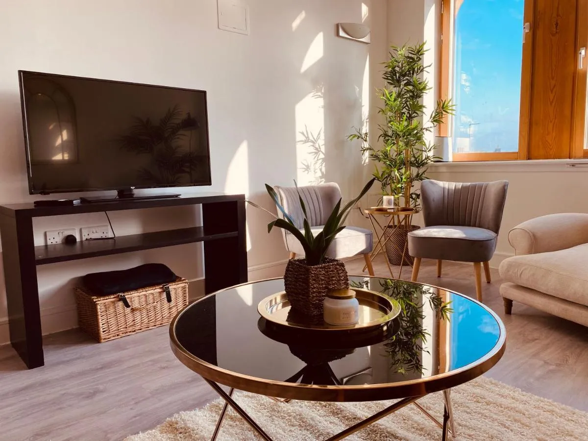 Image 4 of Spacious 2 Bedroom City pad in Old Street London