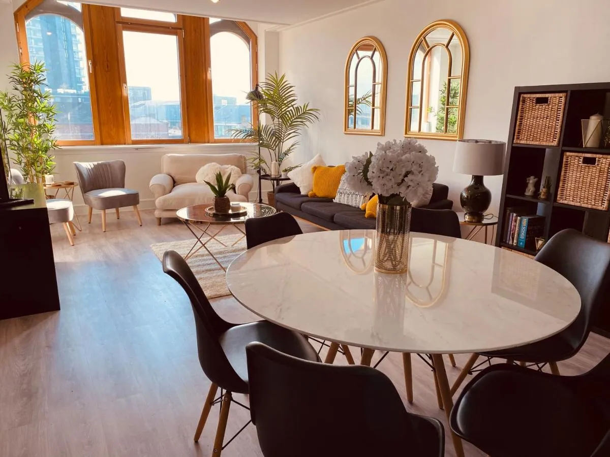 Image 3 of Spacious 2 Bedroom City pad in Old Street London