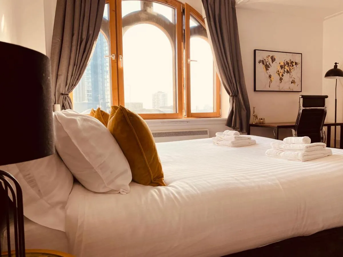 Image 5 of Spacious 2 Bedroom City pad in Old Street London