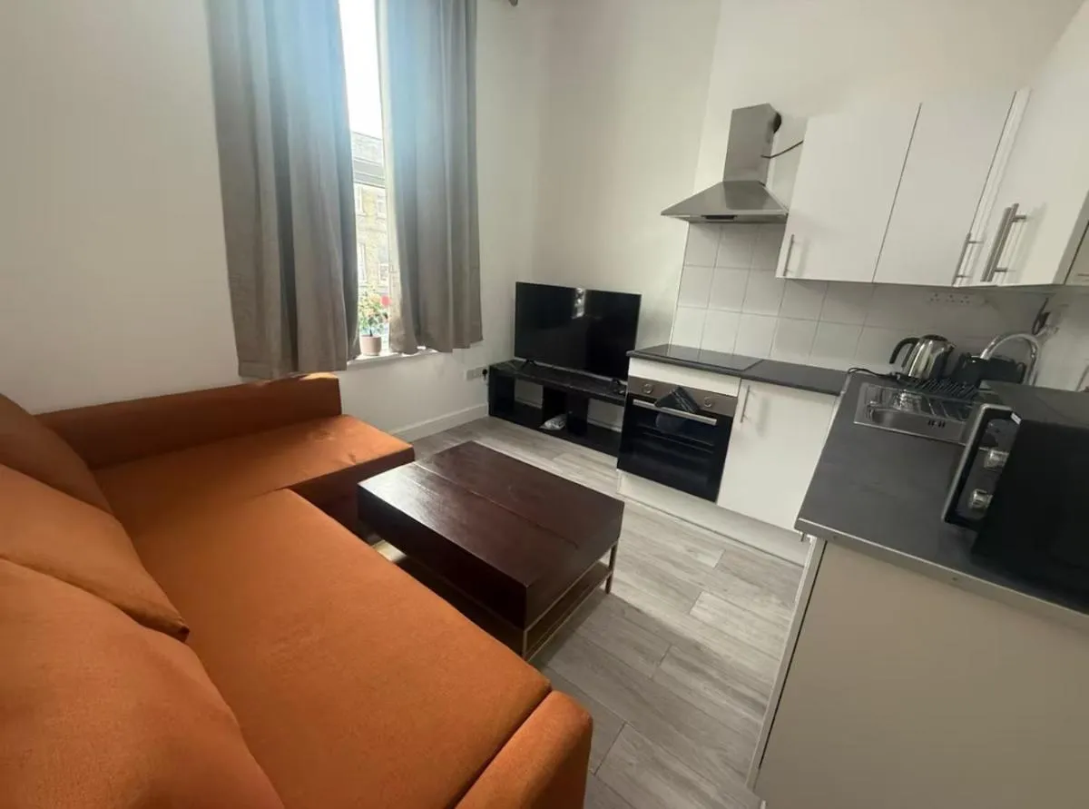 Image 3 of Spacious 2 Bedroom Flat In Heart of London!