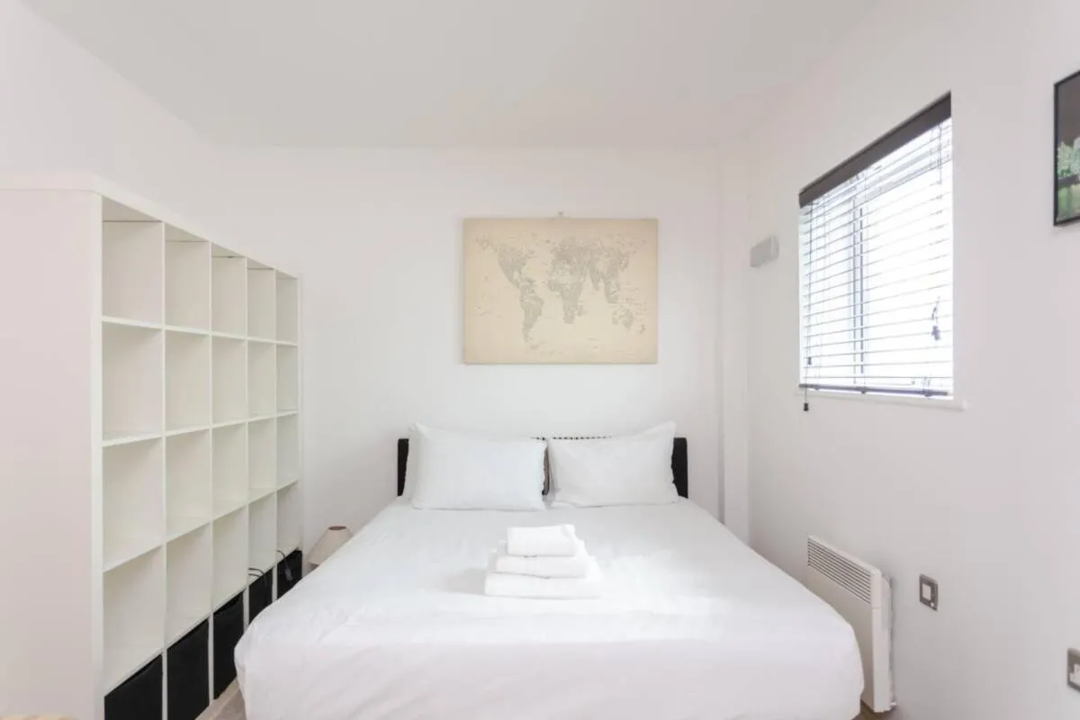 Image 4 of Spacious 2 Bedroom Flat on Bermondsey St