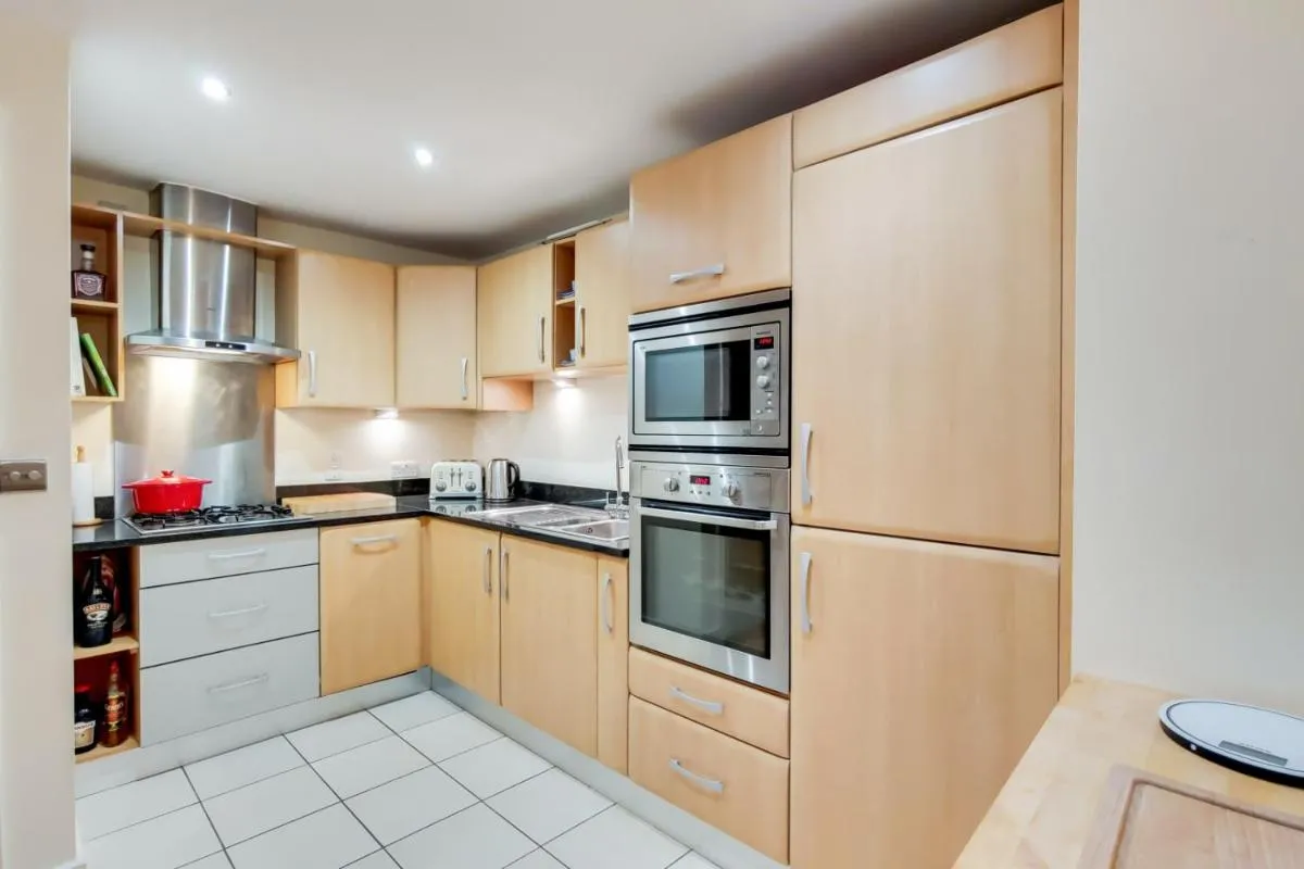 Image 4 of Spacious 2 bed 2 bath Kings Cross Apartment