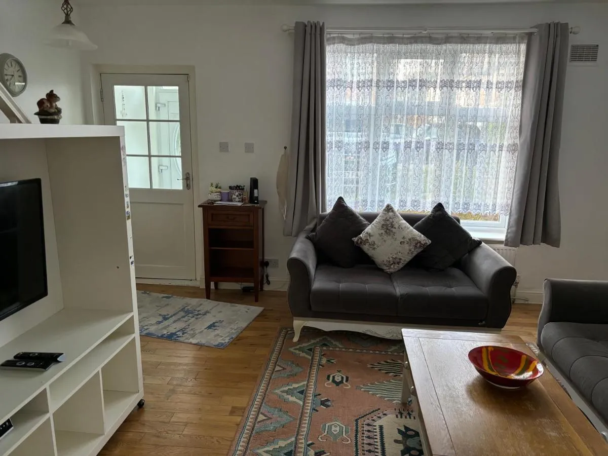 Image 5 of Spacious 2 bedroom House with Garden