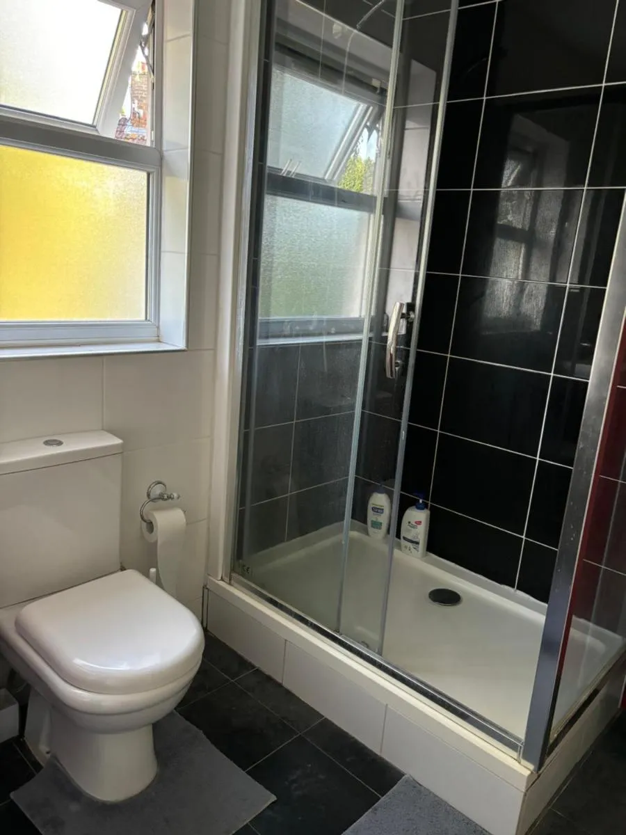 Image 3 of Spacious 2 bedroom House with Garden