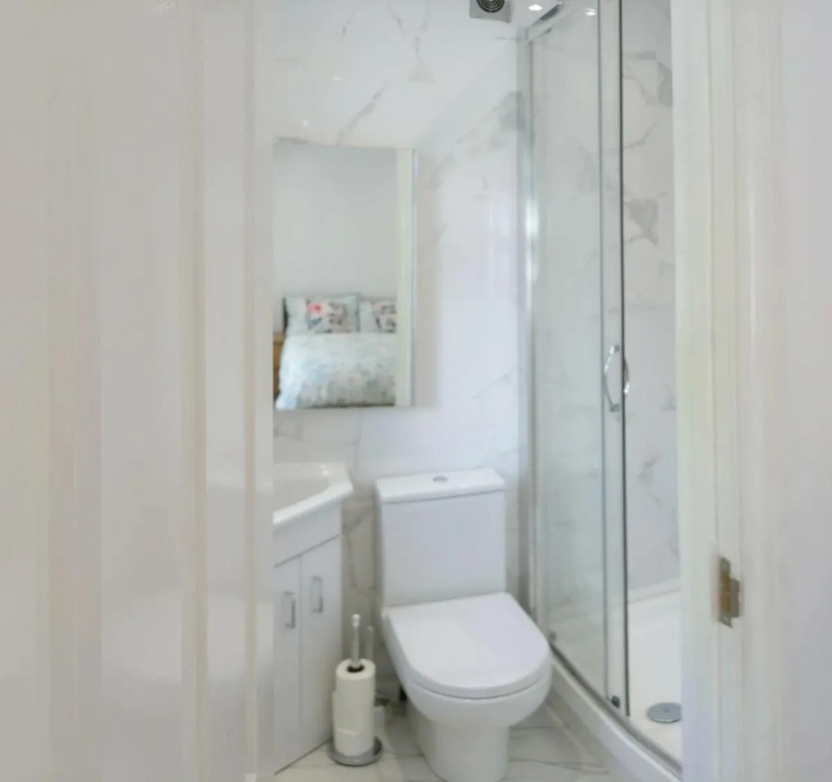 Image 3 of Spacious 2-bed apartment in central Kingston near Richmond Park