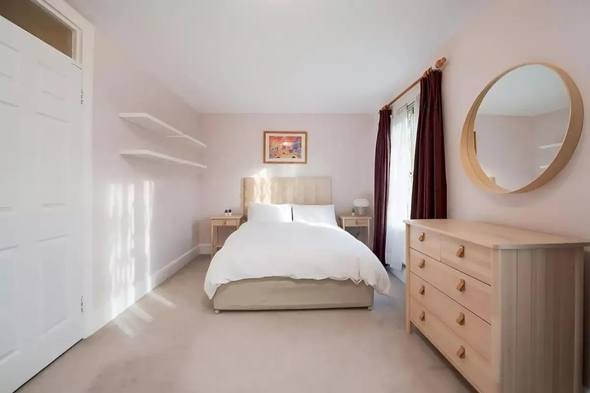 Image 3 of Spacious 2-bedroom Townhouse with Garden & Patio