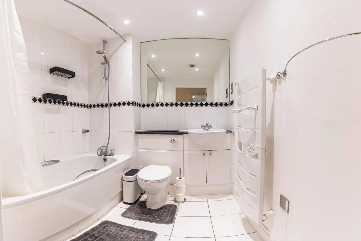 Image 3 of Spacious 3BR Apartment with River View & Terrace, Families Only