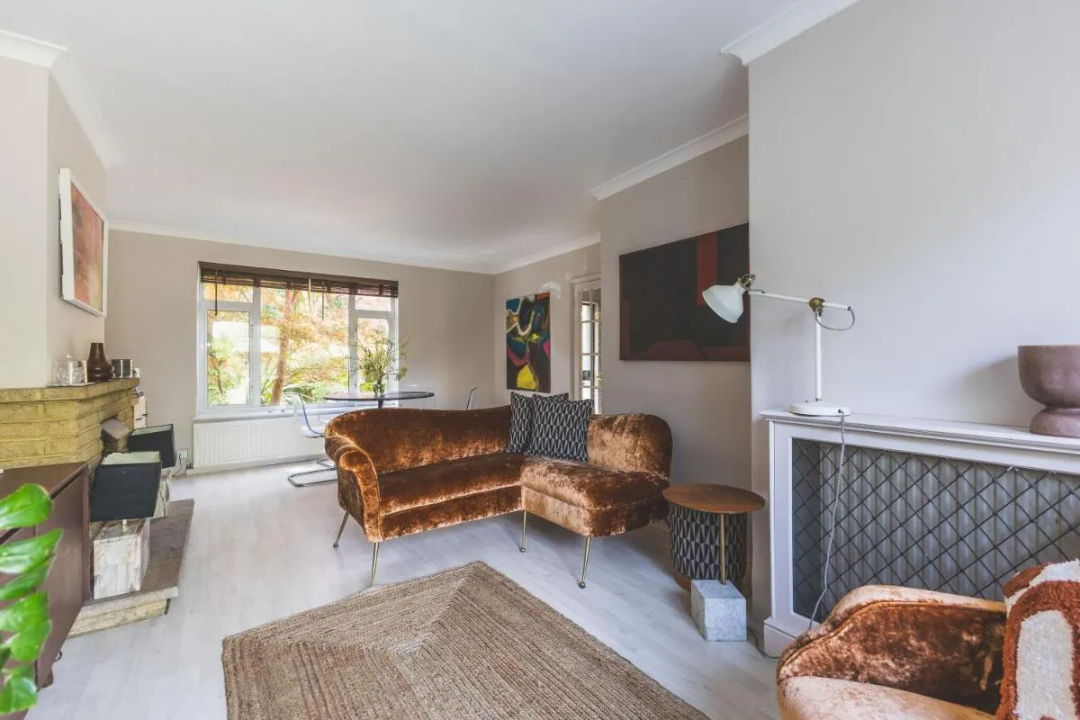 Image 4 of Spacious 3BR Home Huge Garden Free Parking