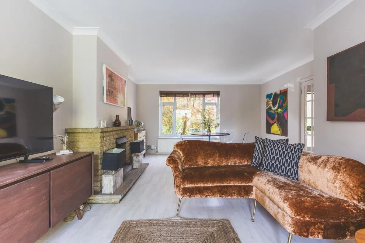 Image 5 of Spacious 3BR Home Huge Garden Free Parking