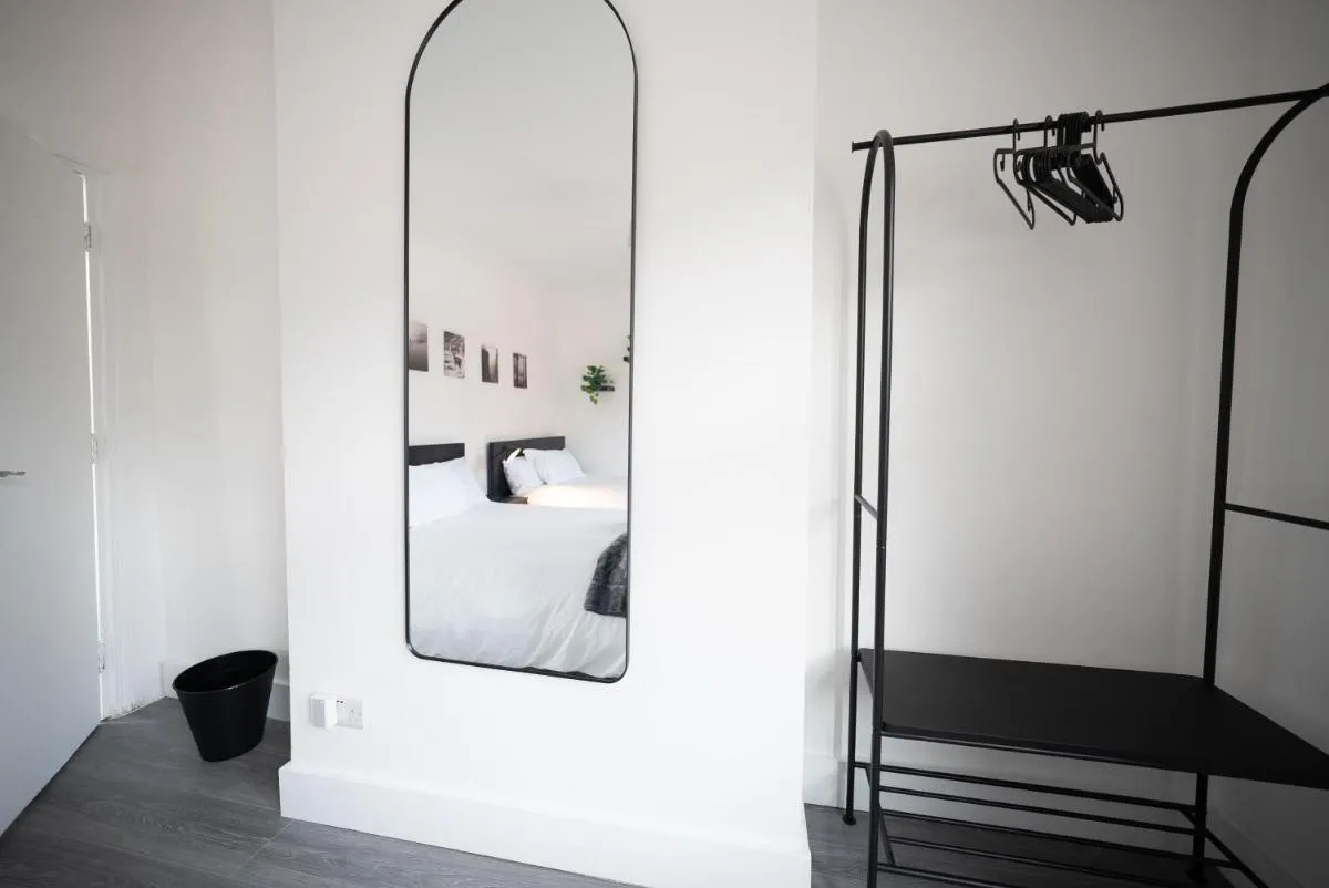 Image 3 of Spacious 3BR Home – sleeps 9 – Netflix – Near O2 & Greenwich Park