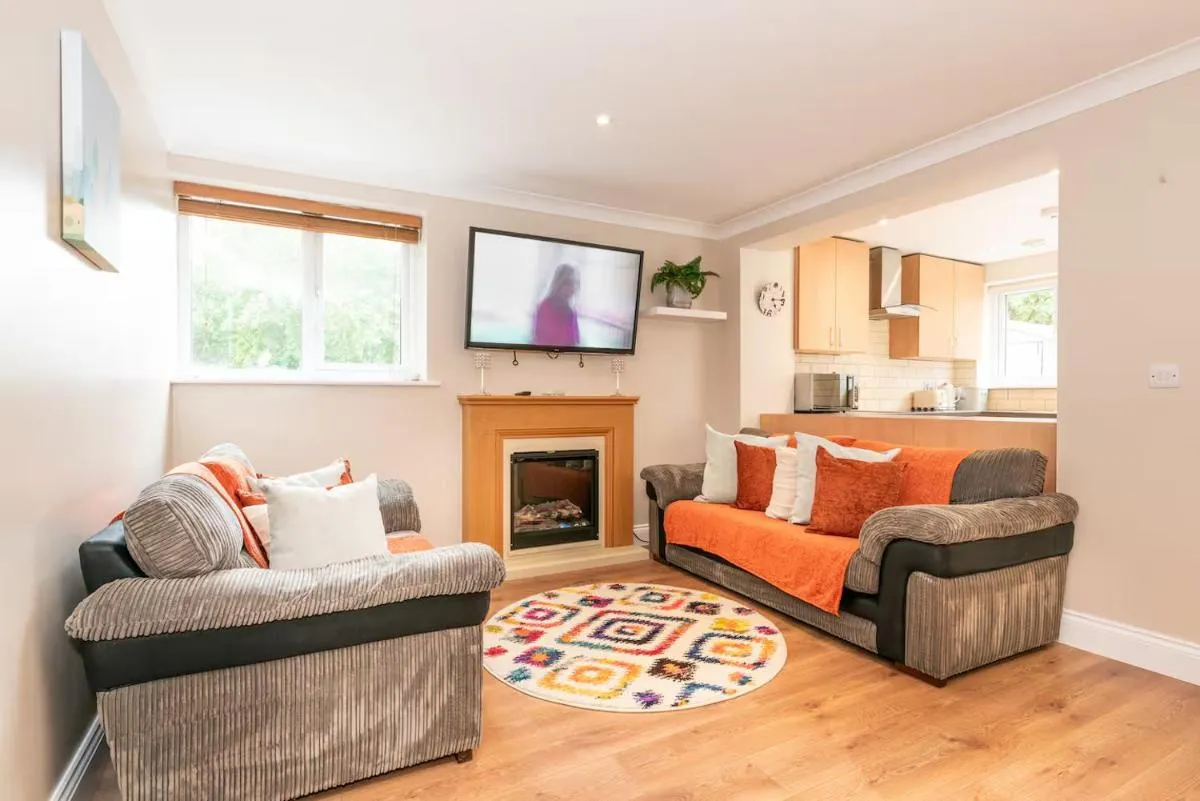 Image 4 of Spacious 3BR House Garden Parking -Mins to Tube – Pass the Keys