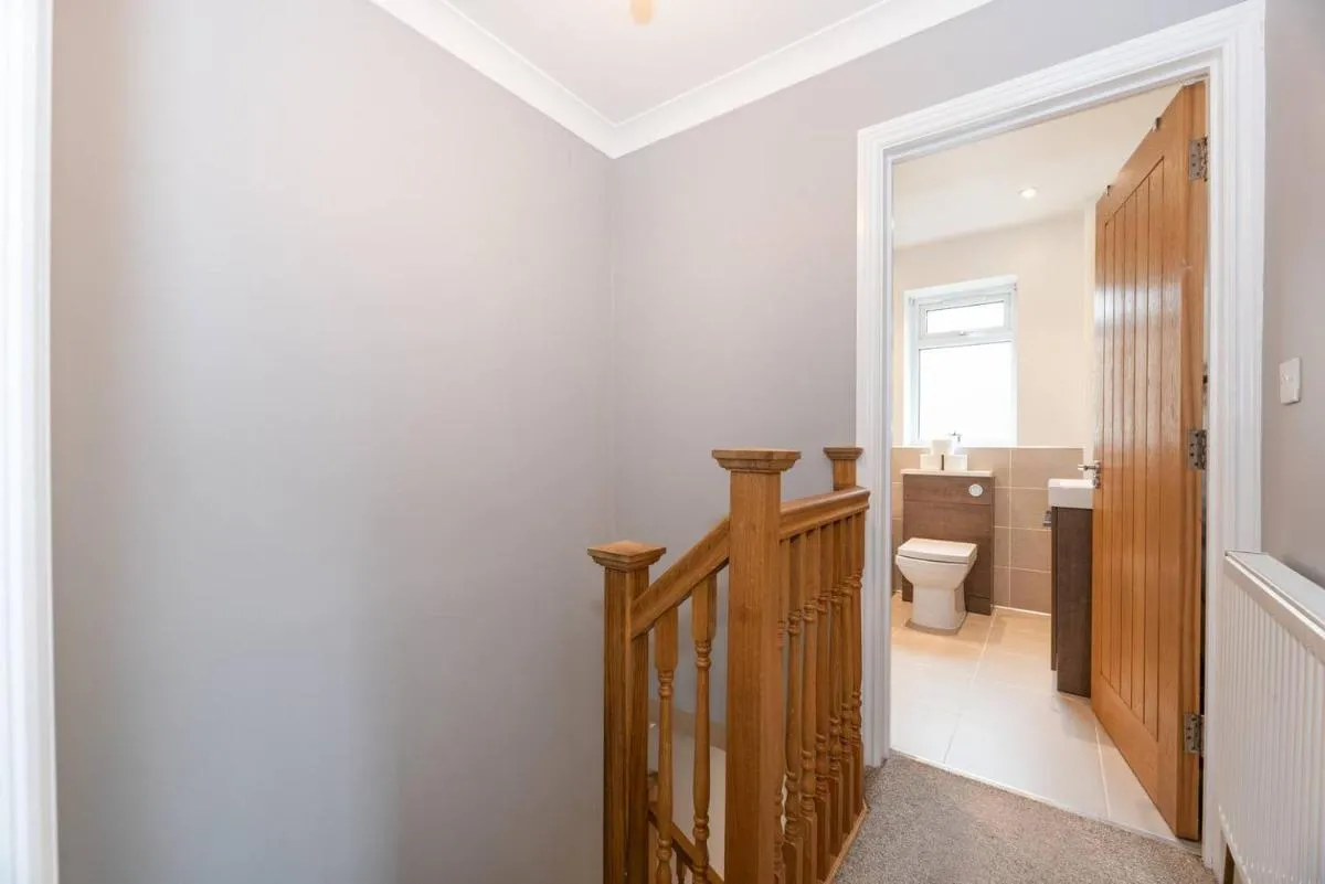 Image 3 of Spacious 3BR House Garden Parking -Mins to Tube – Pass the Keys