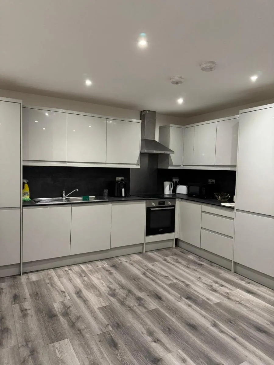 Image 4 of Spacious 3BR Stay Near Heathrow and Central London