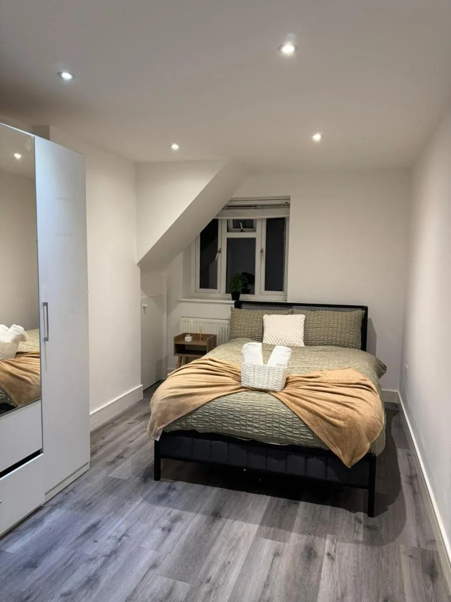 Image 5 of Spacious 3BR Stay Near Heathrow and Central London