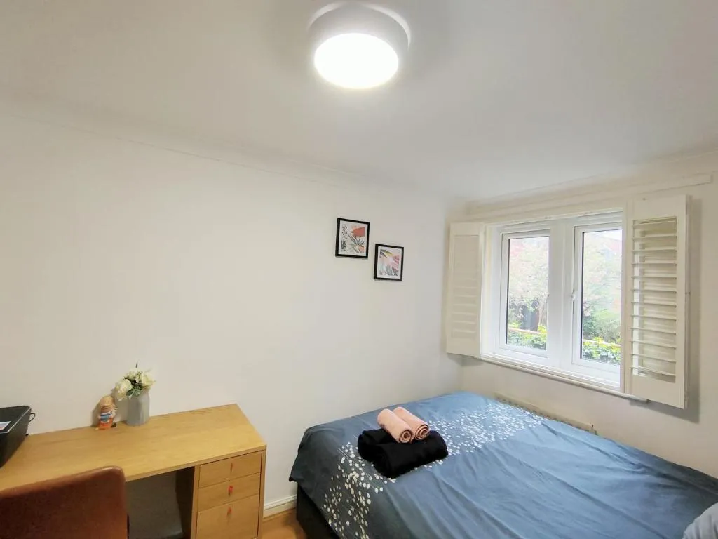 Image 1 of Spacious 3-Bed Cosy Flat in Westminster