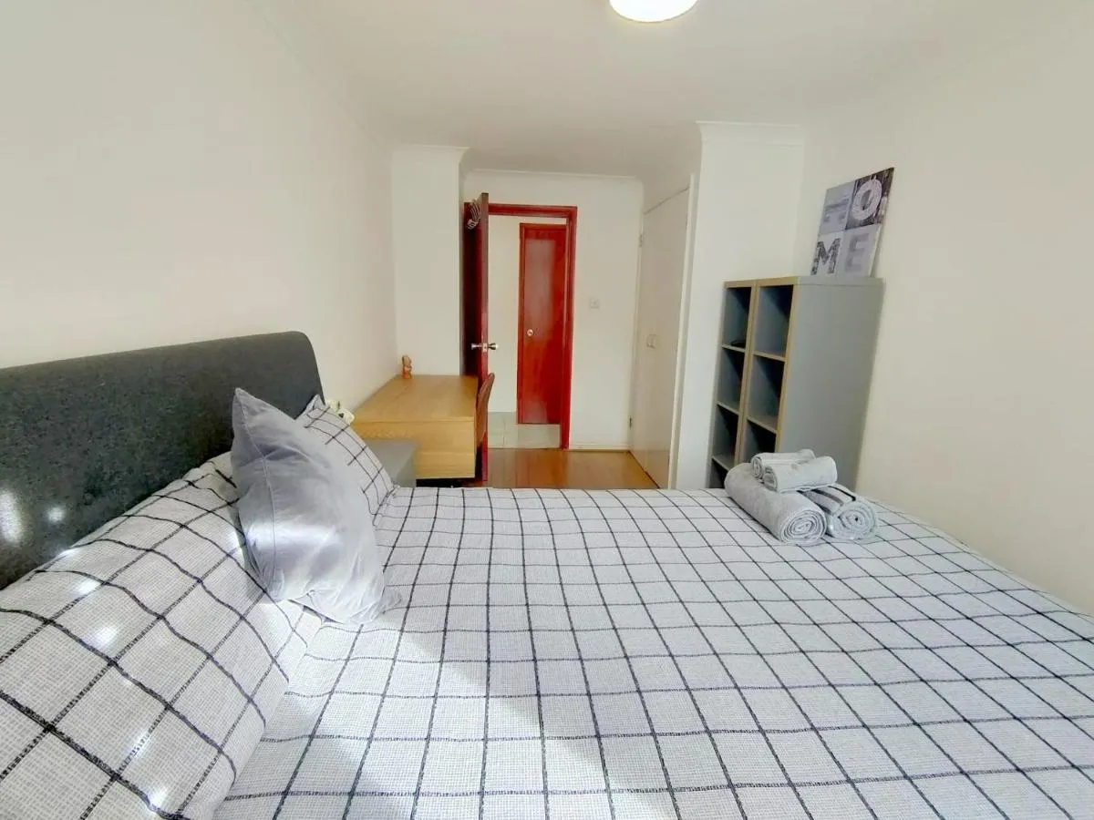 Image 3 of Spacious 3-Bed Cosy Flat in Westminster
