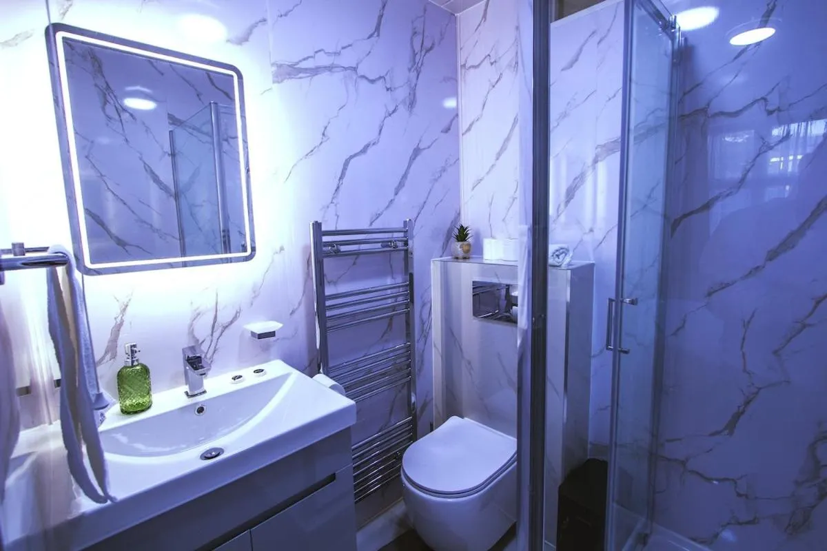 Image 3 of Spacious 3-Bed Detached Home in London-Greenford