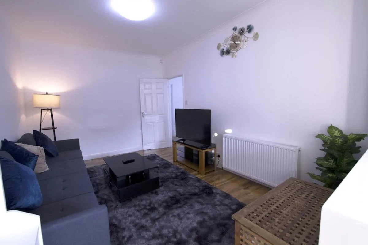 Image 5 of Spacious 3-Bed Detached Home in London-Greenford