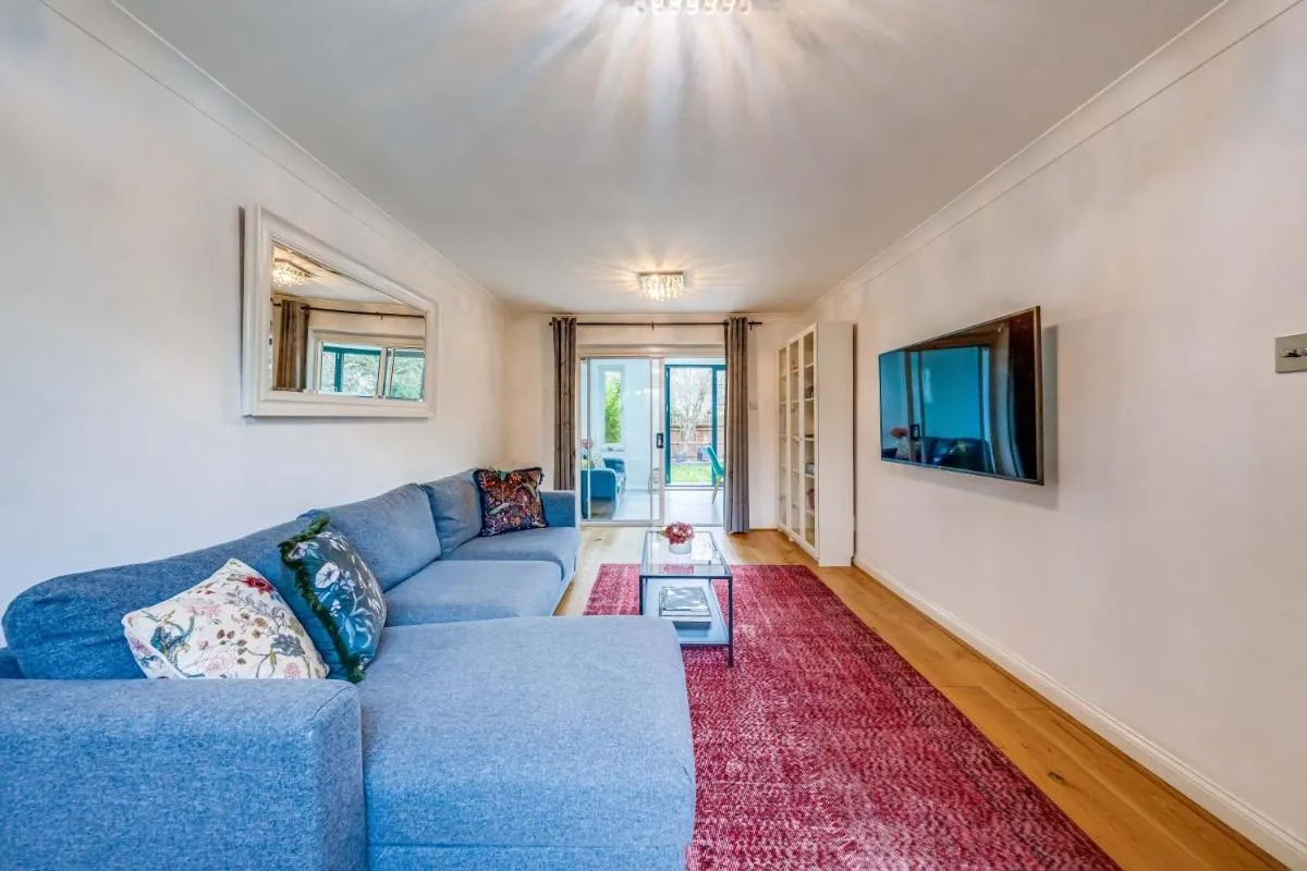 Image 5 of Spacious 3-Bedroom House with Garden and Parking