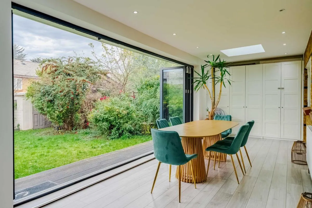 Image 4 of Spacious 3-Bedroom House with Garden and Parking