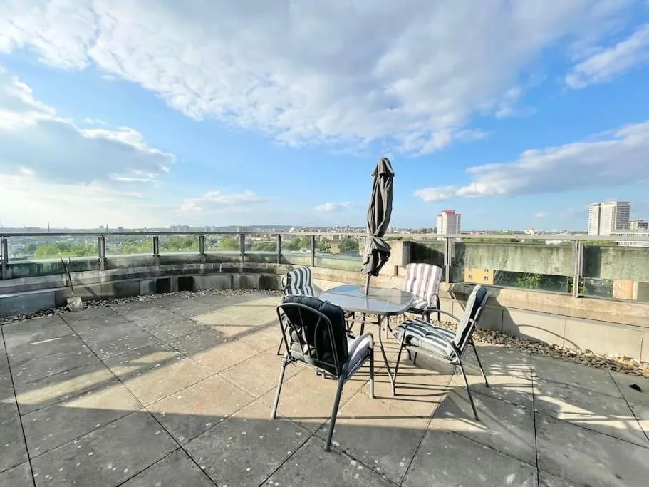 Image 5 of Spacious 3 BDR with AC and rooftop in Paddington