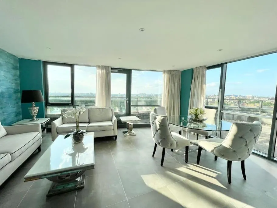 Image 4 of Spacious 3 BDR with AC and rooftop in Paddington